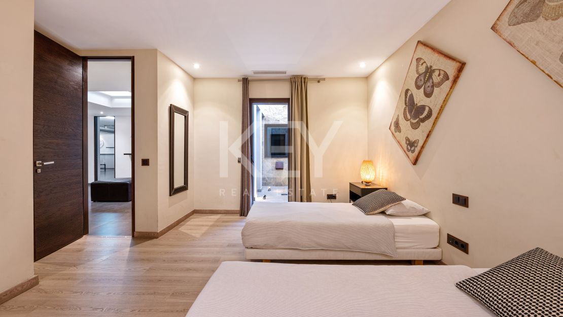 Villa Royale: a luxury Villa with incredible sea views in La Alqueria, Benahavis