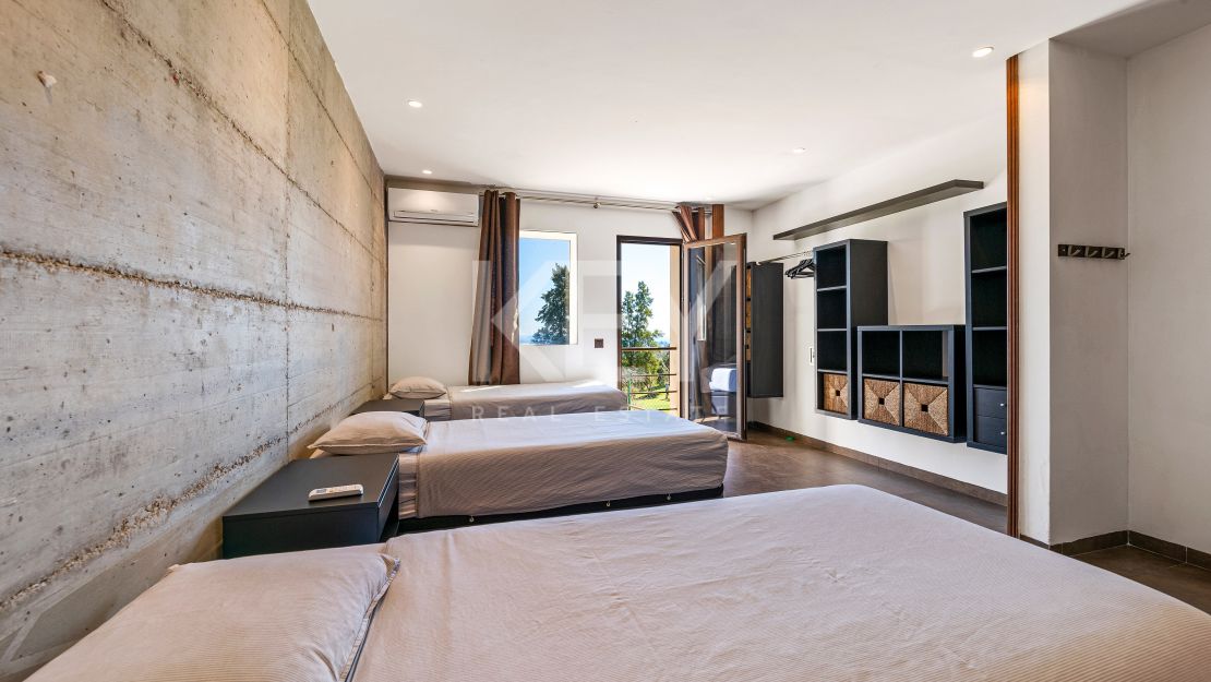 Villa Royale: a luxury Villa with incredible sea views in La Alqueria, Benahavis
