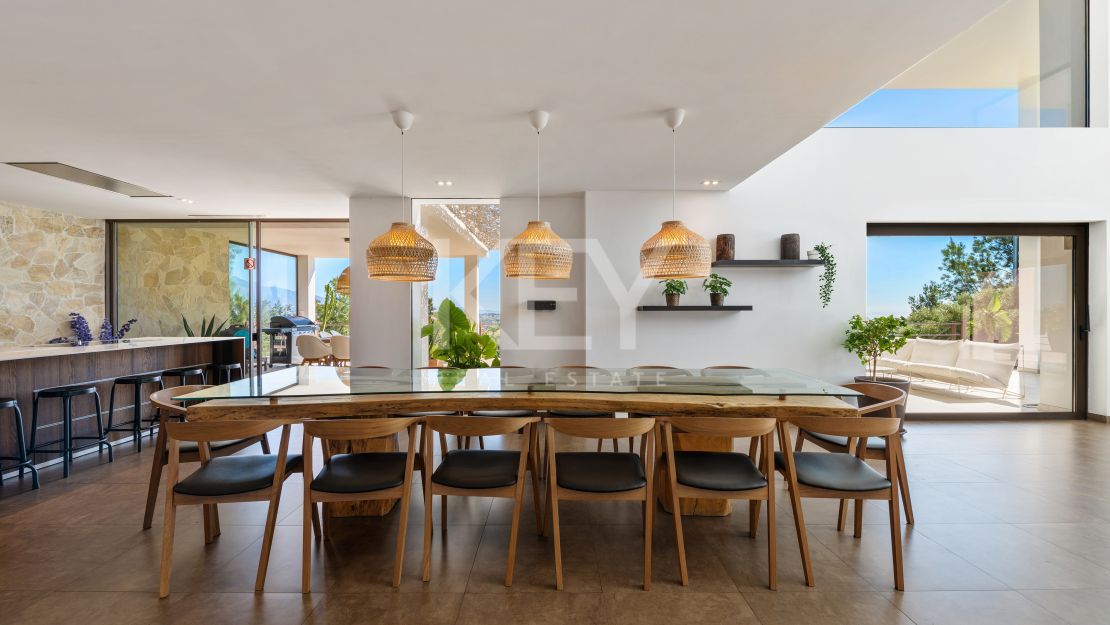 Villa Royale: a luxury Villa with incredible sea views in La Alqueria, Benahavis