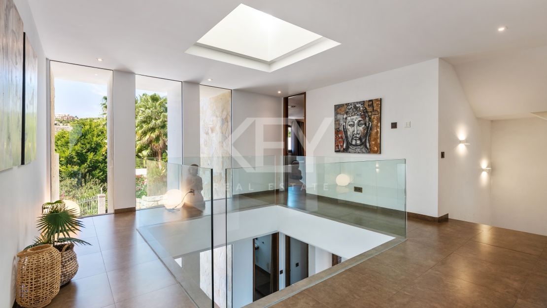 Villa Royale: a luxury Villa with incredible sea views in La Alqueria, Benahavis