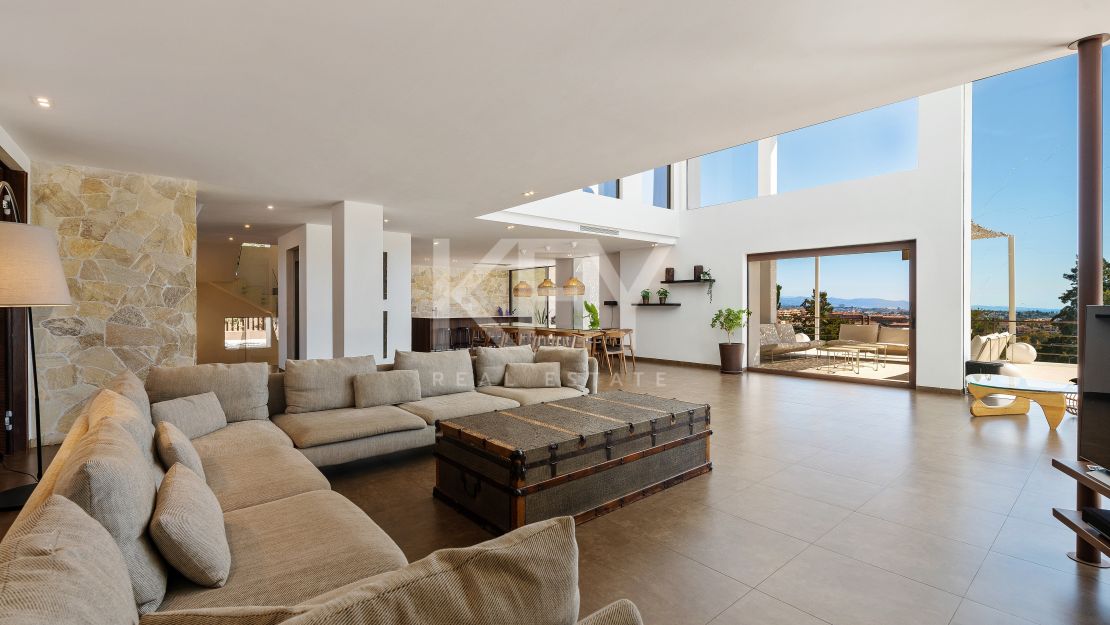 Villa Royale: a luxury Villa with incredible sea views in La Alqueria, Benahavis