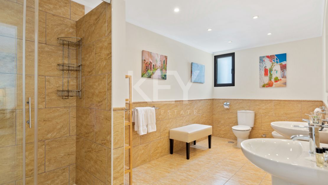 Luxurious and family-friendly villa for short-term rent in Puerto Banus, Marbella