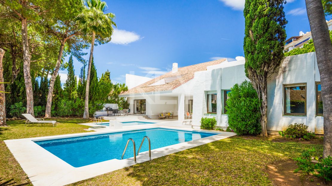 Luxurious and family-friendly villa for short-term rent in Puerto Banus, Marbella