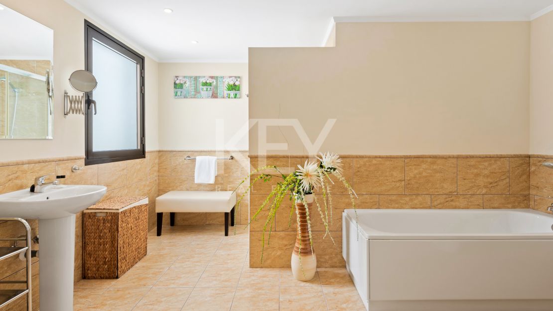 Luxurious and family-friendly villa for short-term rent in Puerto Banus, Marbella
