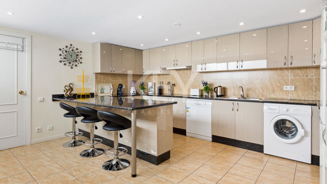 Luxurious and family-friendly villa for short-term rent in Puerto Banus, Marbella