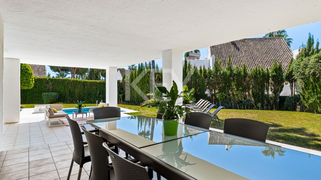 Beachside Villa for Short-Term Rent in Puerto Banus, Marbella
