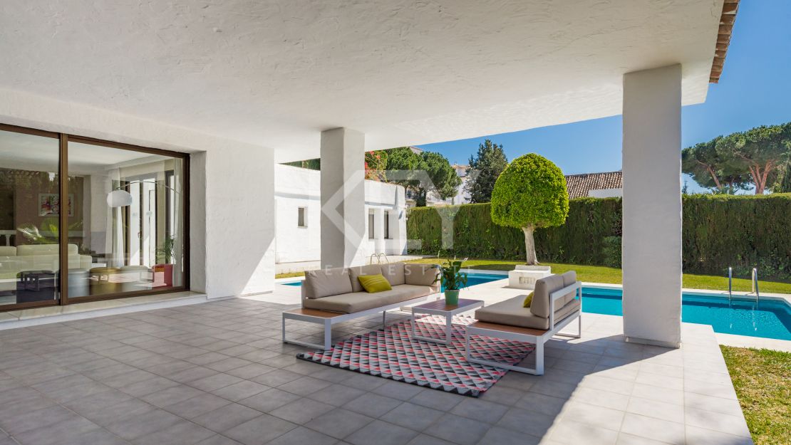 Beachside Villa for Short-Term Rent in Puerto Banus, Marbella