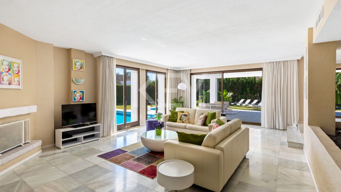 Beachside Villa for Short-Term Rent in Puerto Banus, Marbella