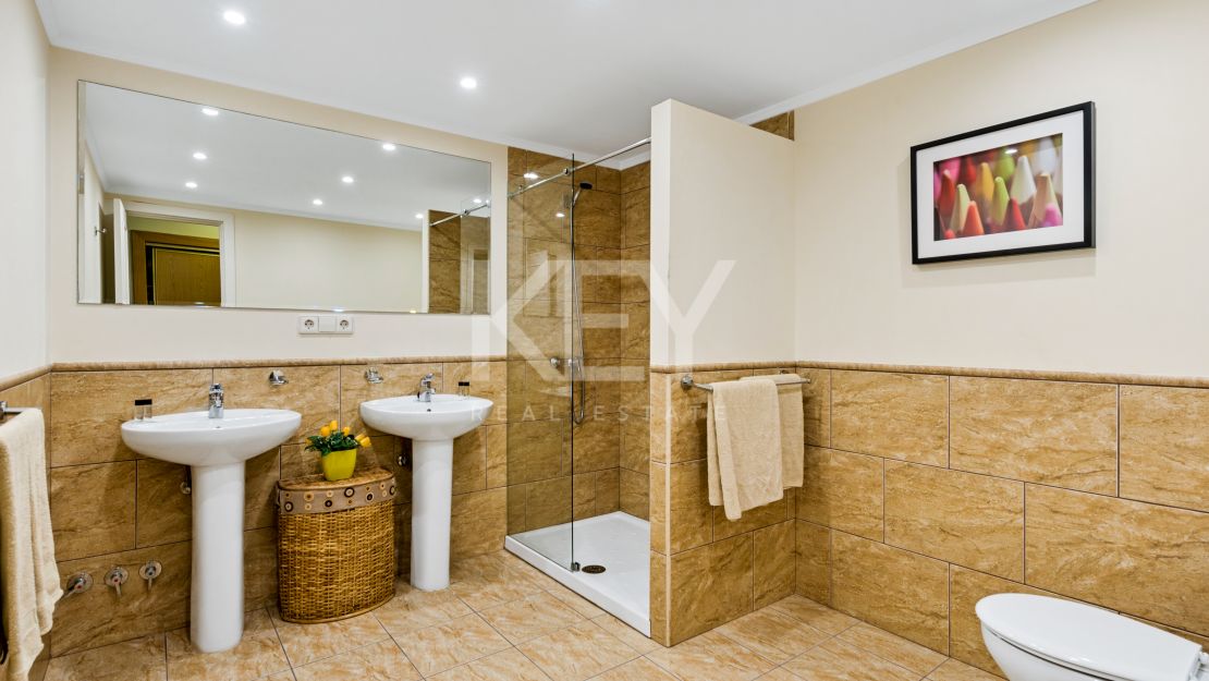 Beachside Villa for Short-Term Rent in Puerto Banus, Marbella