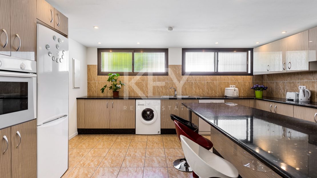 Beachside Villa for Short-Term Rent in Puerto Banus, Marbella
