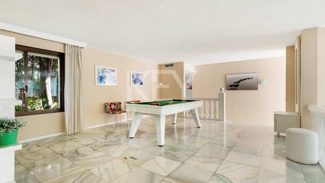 Beachside Villa for Short-Term Rent in Puerto Banus, Marbella