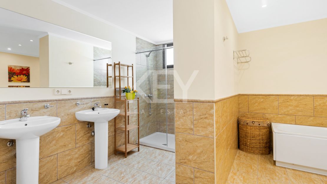 Beachside Villa for Short-Term Rent in Puerto Banus, Marbella