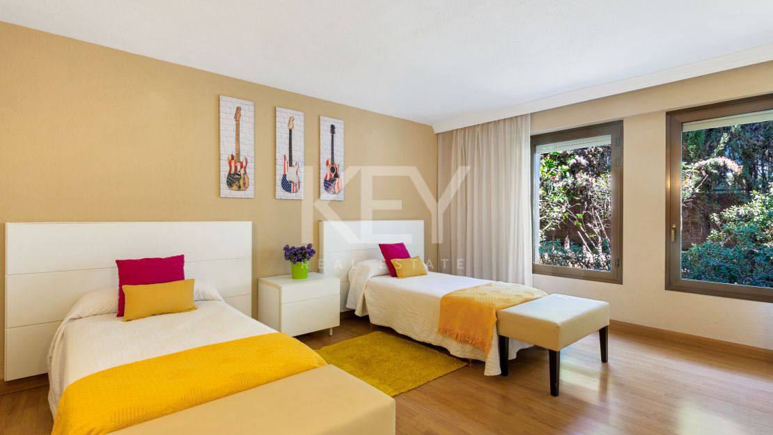 Beachside Villa for Short-Term Rent in Puerto Banus, Marbella