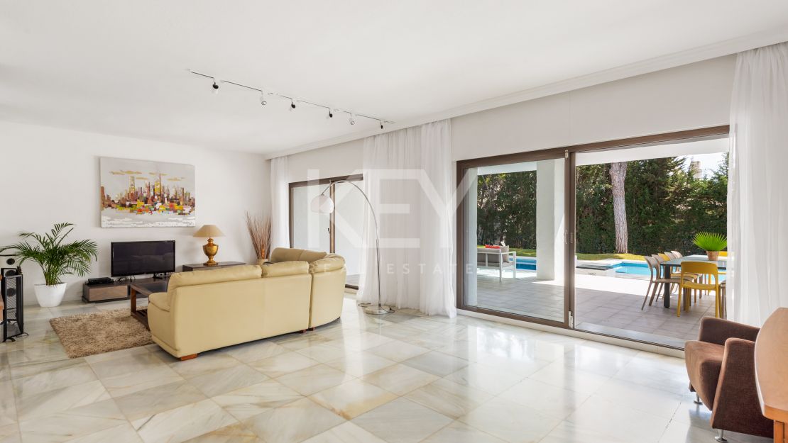 Charming beachside villa for holiday rentals in Puerto Banus, Marbella