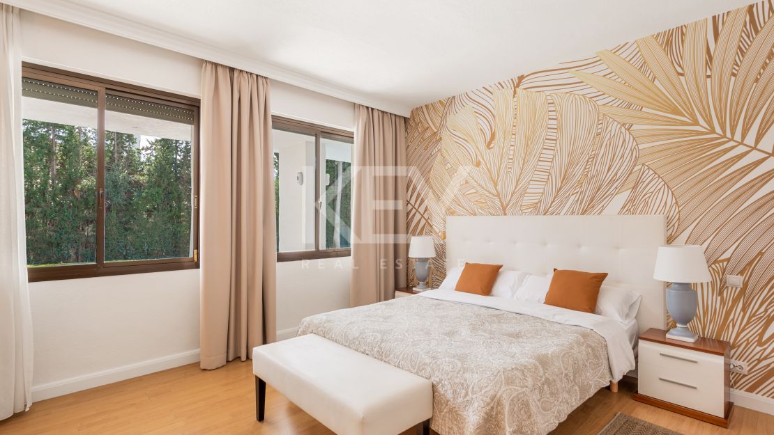 Charming beachside villa for holiday rentals in Puerto Banus, Marbella
