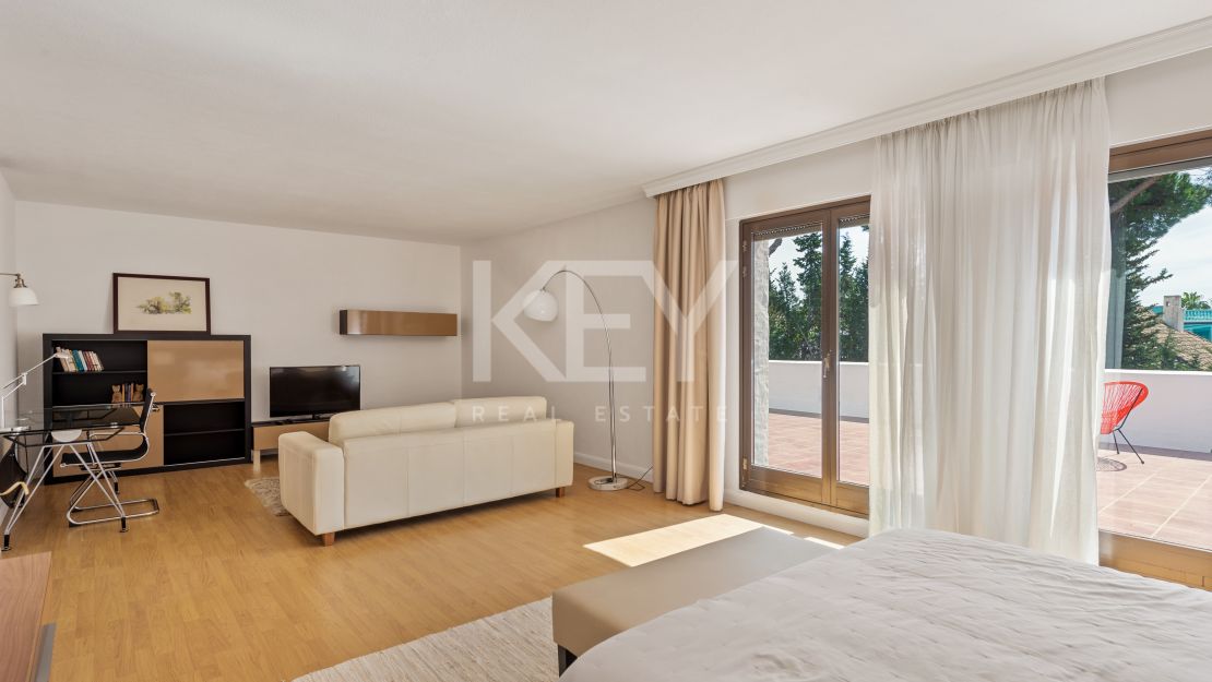 Charming beachside villa for holiday rentals in Puerto Banus, Marbella