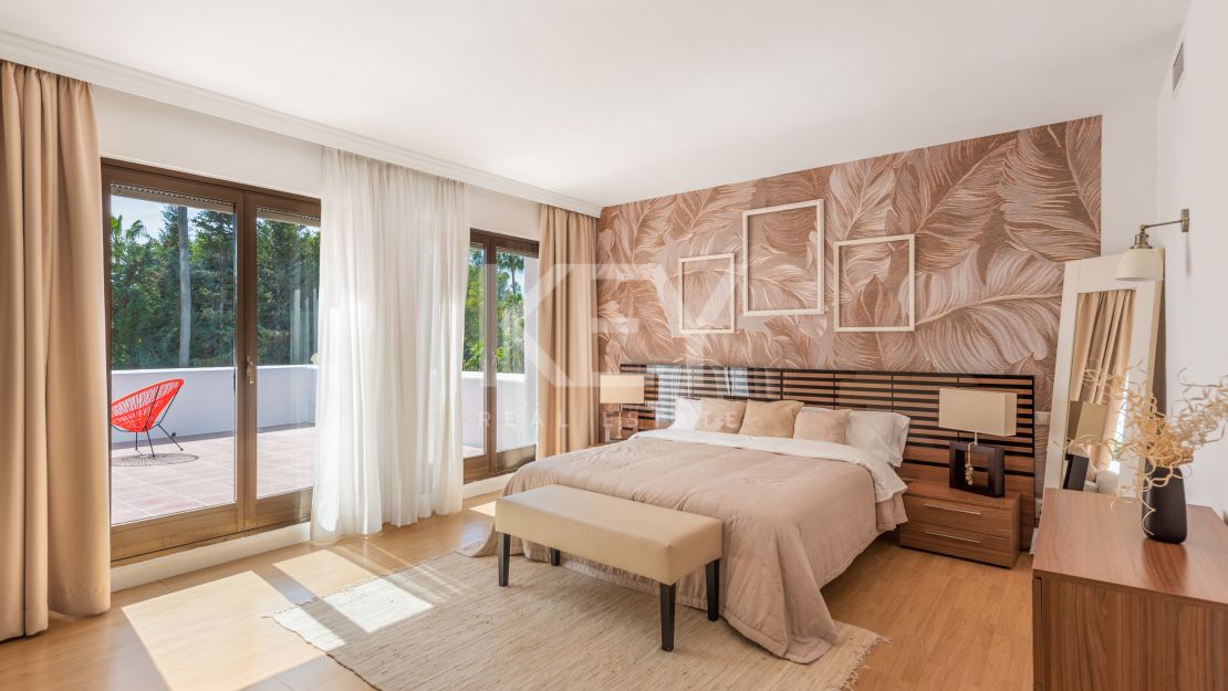 Charming beachside villa for holiday rentals in Puerto Banus, Marbella