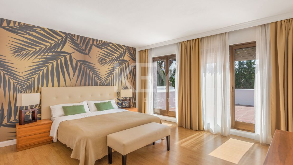 Charming beachside villa for holiday rentals in Puerto Banus, Marbella