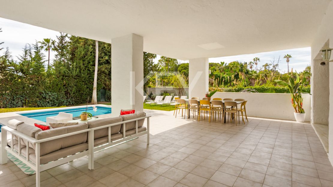 Charming beachside villa for holiday rentals in Puerto Banus, Marbella