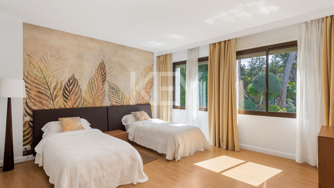 Charming beachside villa for holiday rentals in Puerto Banus, Marbella