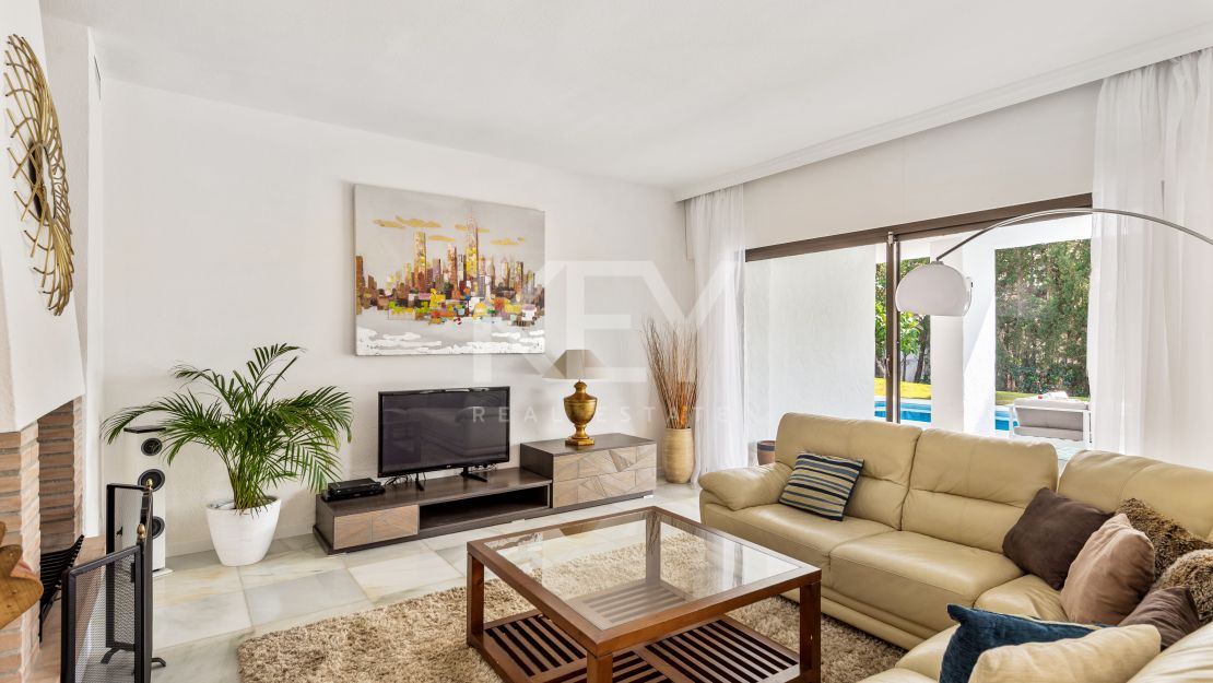 Charming beachside villa for holiday rentals in Puerto Banus, Marbella