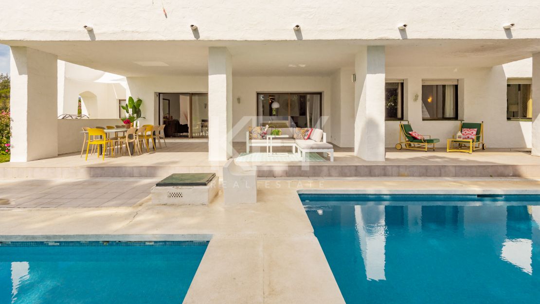 Charming beachside villa for holiday rentals in Puerto Banus, Marbella
