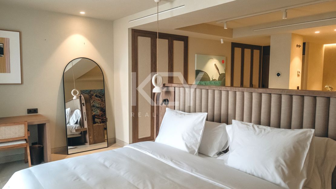 Luxurious Beachside Villa for Short-Term Rent in Puerto Banus, Marbella