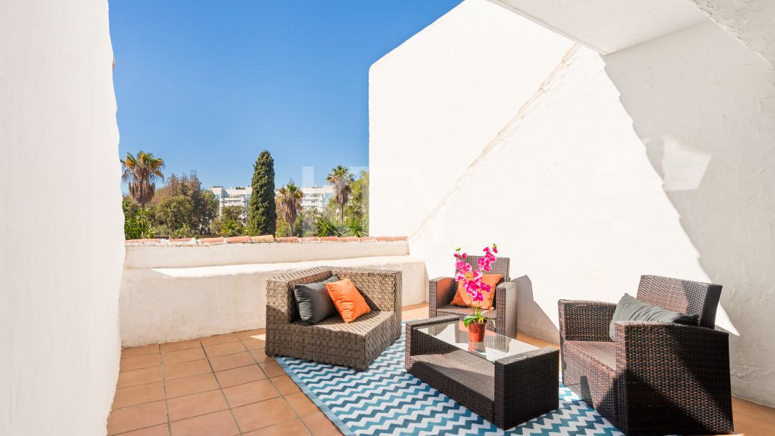 Stunning Beachside Villa for Short-Term Rent in Puerto Banus, Marbella