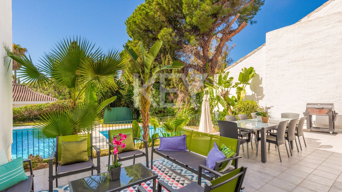 Stunning Beachside Villa for Short-Term Rent in Puerto Banus, Marbella