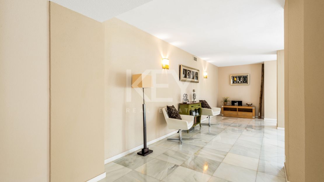 Stunning Beachside Villa for Short-Term Rent in Puerto Banus, Marbella