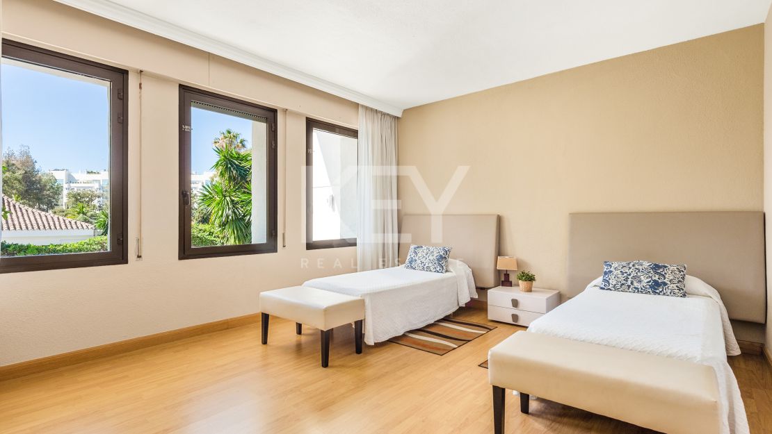Stunning Beachside Villa for Short-Term Rent in Puerto Banus, Marbella