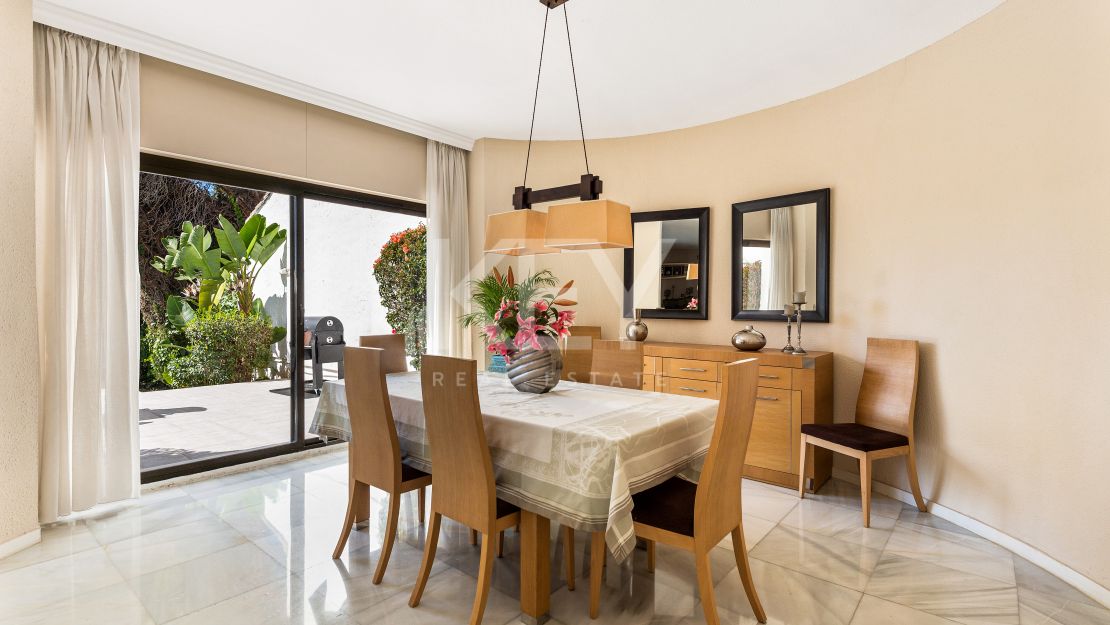Stunning Beachside Villa for Short-Term Rent in Puerto Banus, Marbella