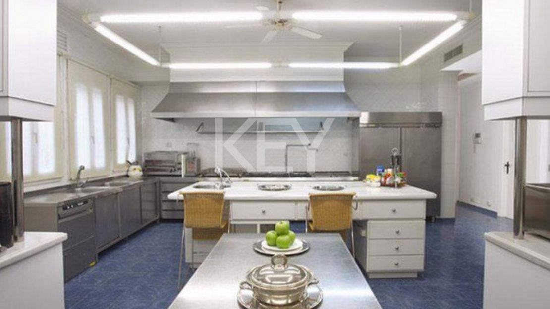 Villa Opulence: beachfront grandeur short-term rental on Marbella's Golden Mile