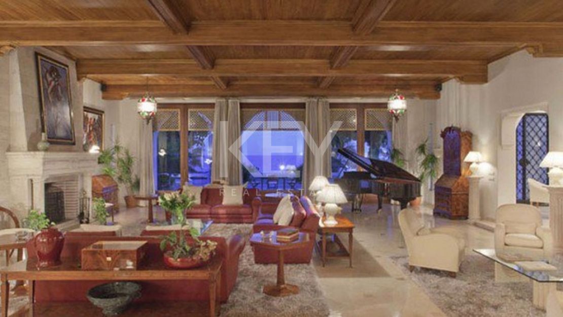 Villa Opulence: beachfront grandeur short-term rental on Marbella's Golden Mile