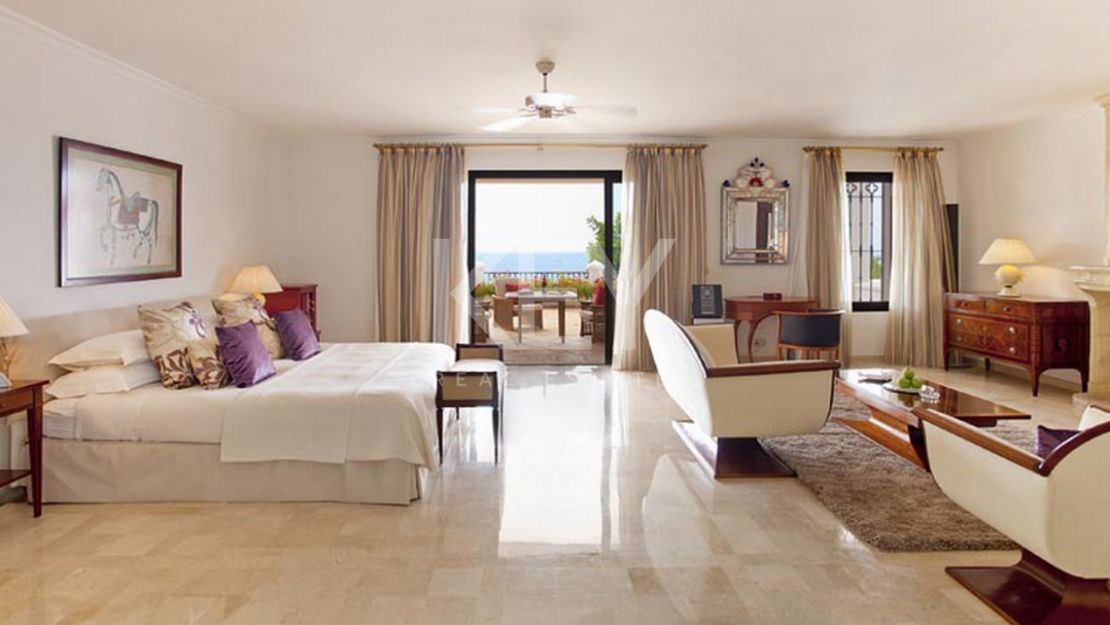 Villa Opulence: beachfront grandeur short-term rental on Marbella's Golden Mile