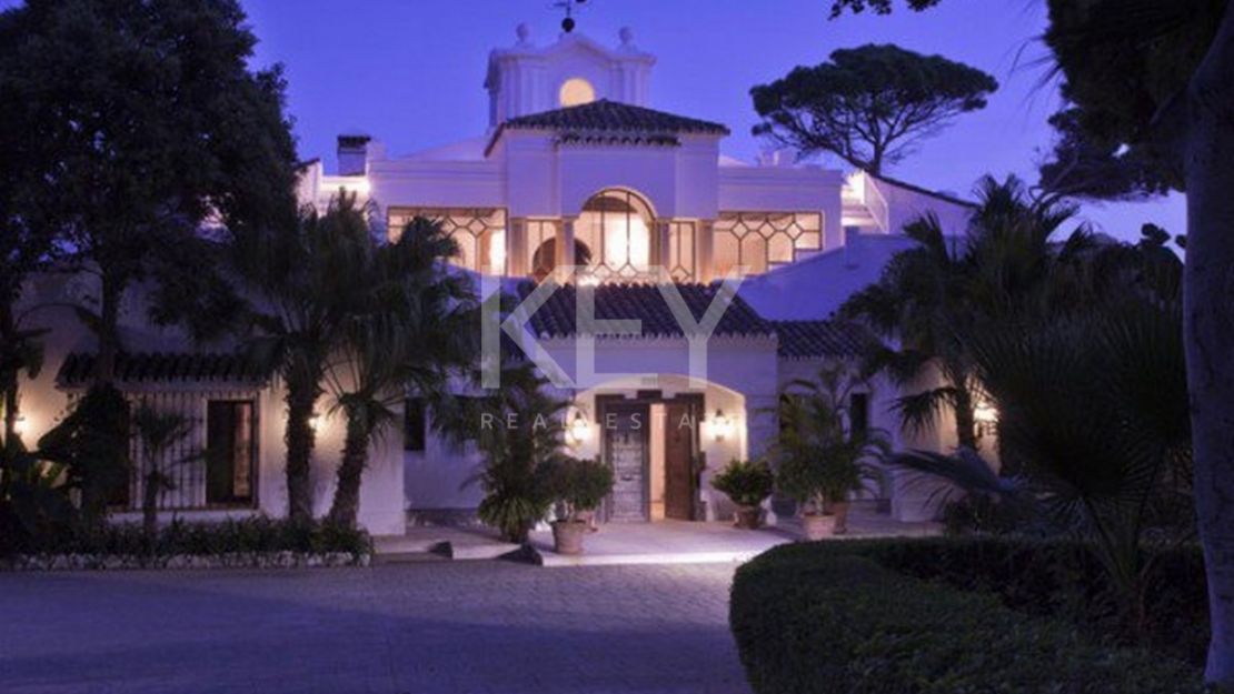 Villa Opulence: beachfront grandeur short-term rental on Marbella's Golden Mile