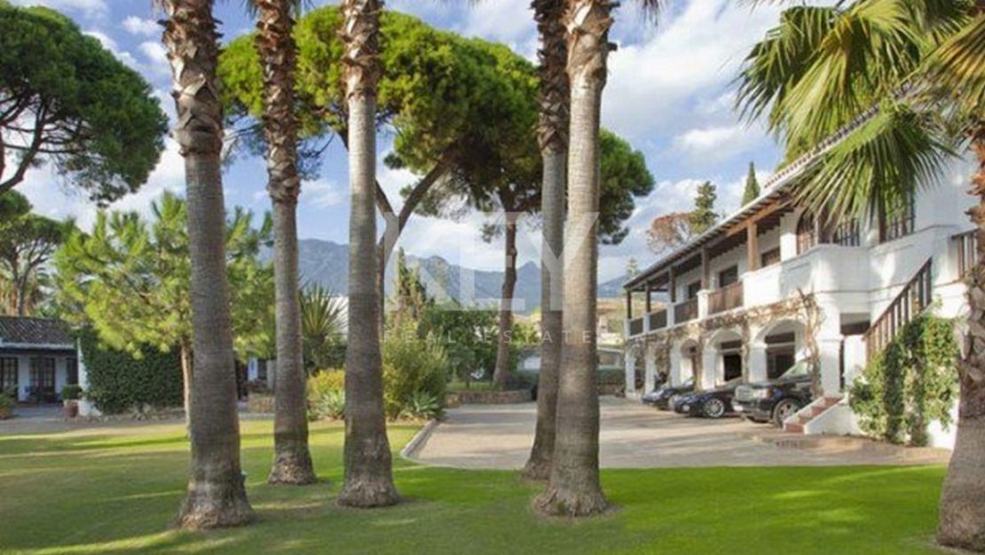 Villa Opulence: beachfront grandeur short-term rental on Marbella's Golden Mile