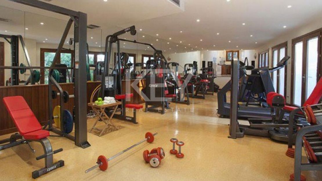 Villa Opulence: beachfront grandeur short-term rental on Marbella's Golden Mile