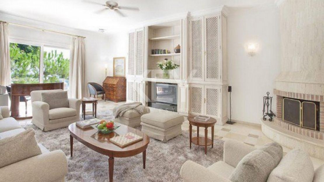 Villa Opulence: beachfront grandeur short-term rental on Marbella's Golden Mile