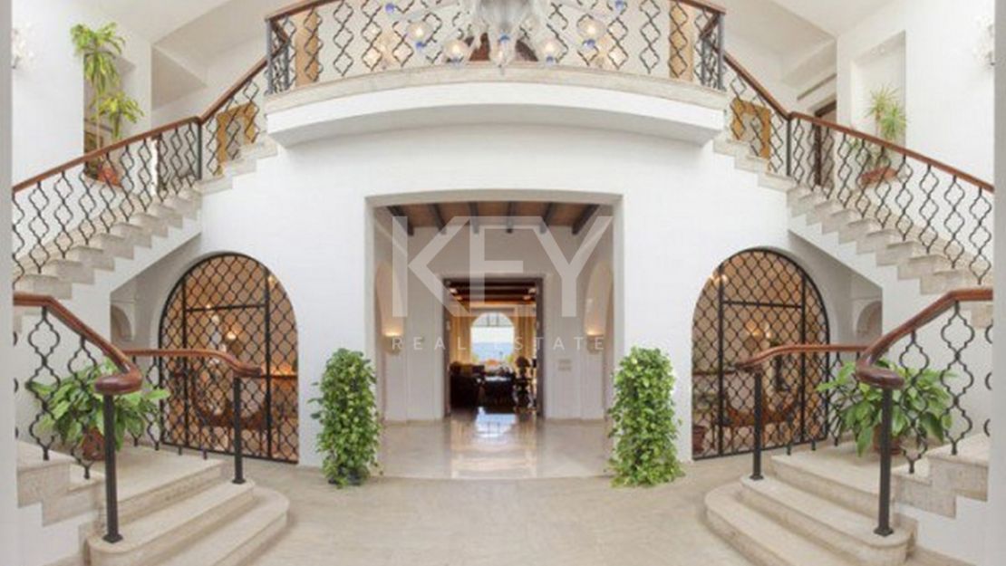 Villa Opulence: beachfront grandeur short-term rental on Marbella's Golden Mile