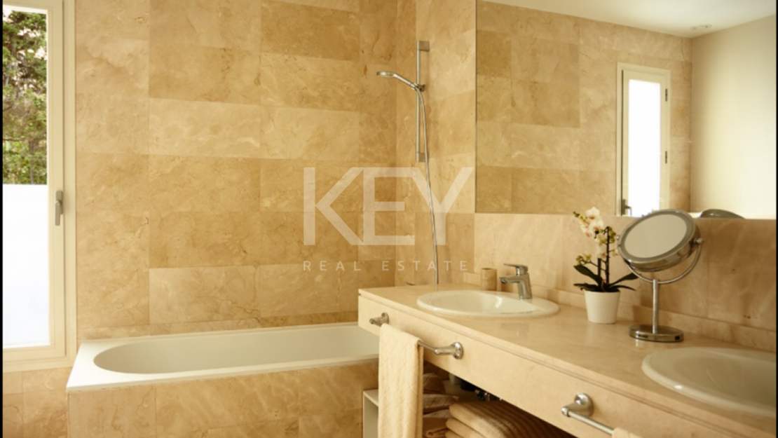 Villa Ivory: Modern villa for holiday rentals close to the beach in Marbella