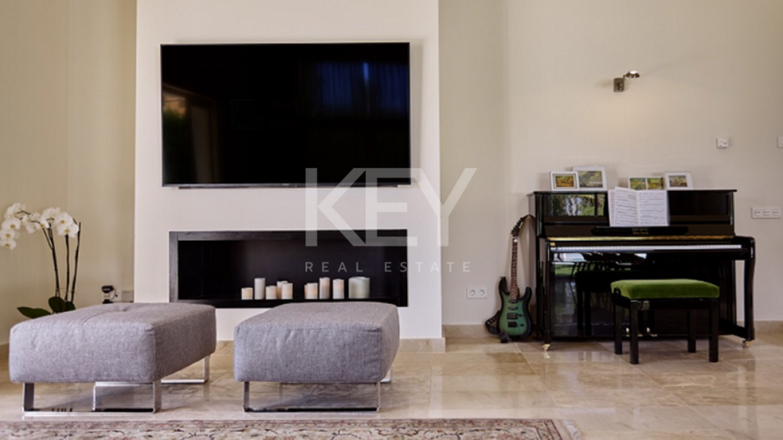 Villa Ivory: Modern villa for holiday rentals close to the beach in Marbella