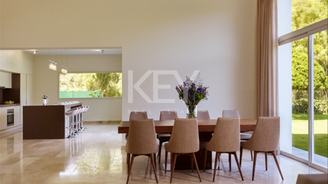 Villa Ivory: Modern villa for holiday rentals close to the beach in Marbella