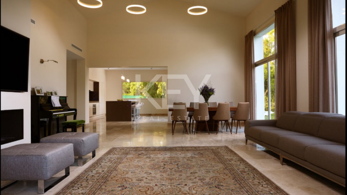 Villa Ivory: Modern villa for holiday rentals close to the beach in Marbella