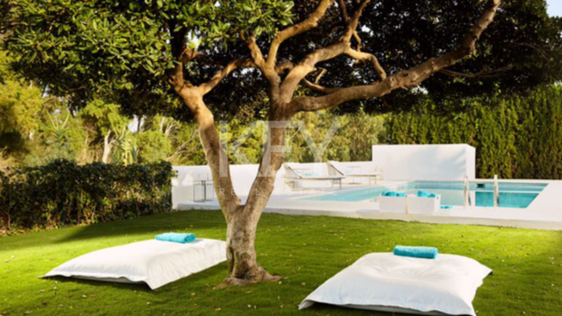 Villa Ivory: Modern villa for holiday rentals close to the beach in Marbella