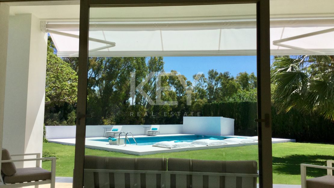 Villa Ivory: Modern villa for holiday rentals close to the beach in Marbella