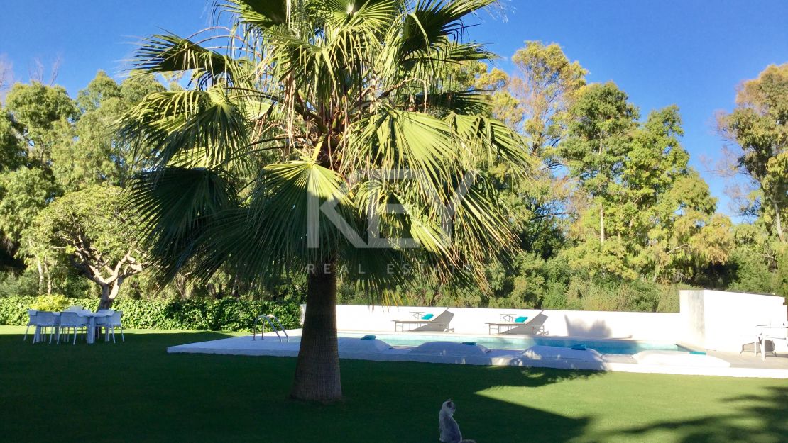Villa Ivory: Modern villa for holiday rentals close to the beach in Marbella