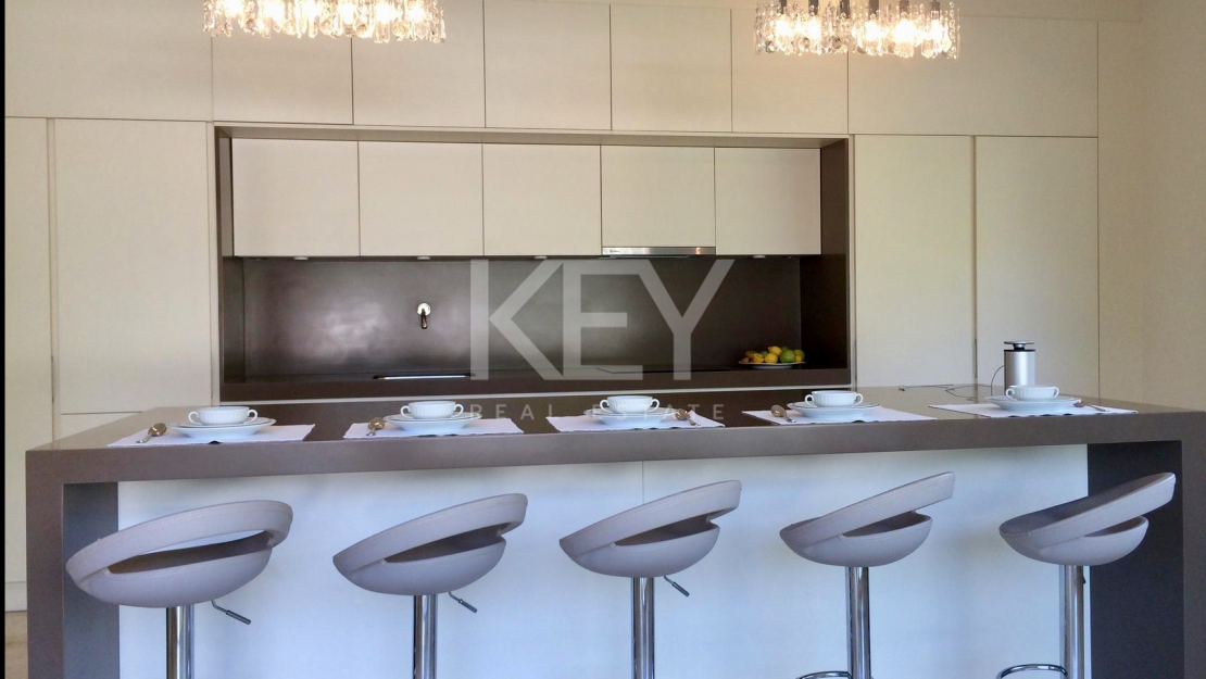 Villa Ivory: Modern villa for holiday rentals close to the beach in Marbella