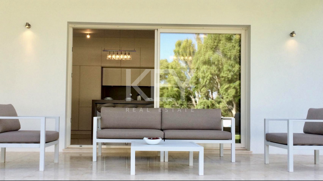 Villa Ivory: Modern villa for holiday rentals close to the beach in Marbella
