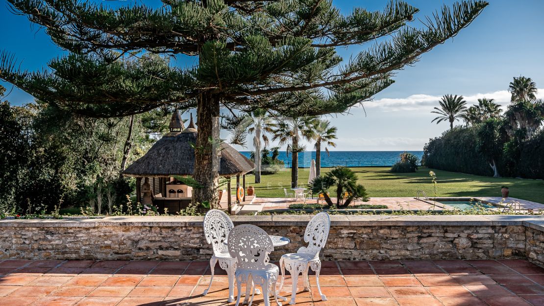 Villa The Charm: front line beach luxury for short-term rent in Guadalmina Baja, San Pedro